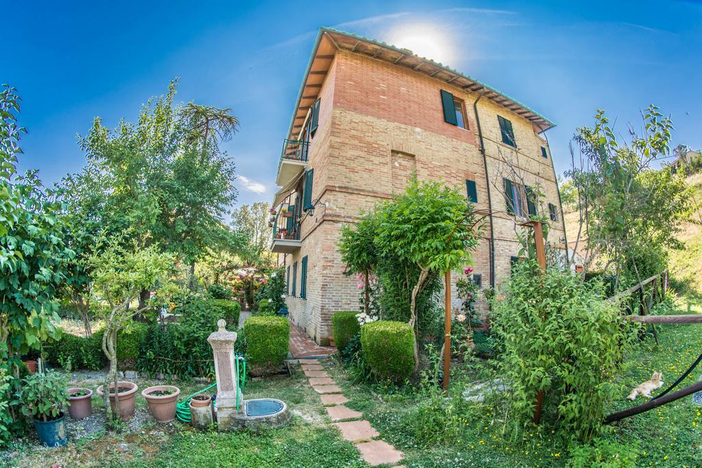 Pensjonat I Due Cipressi Torrenieri Zewnętrze zdjęcie
