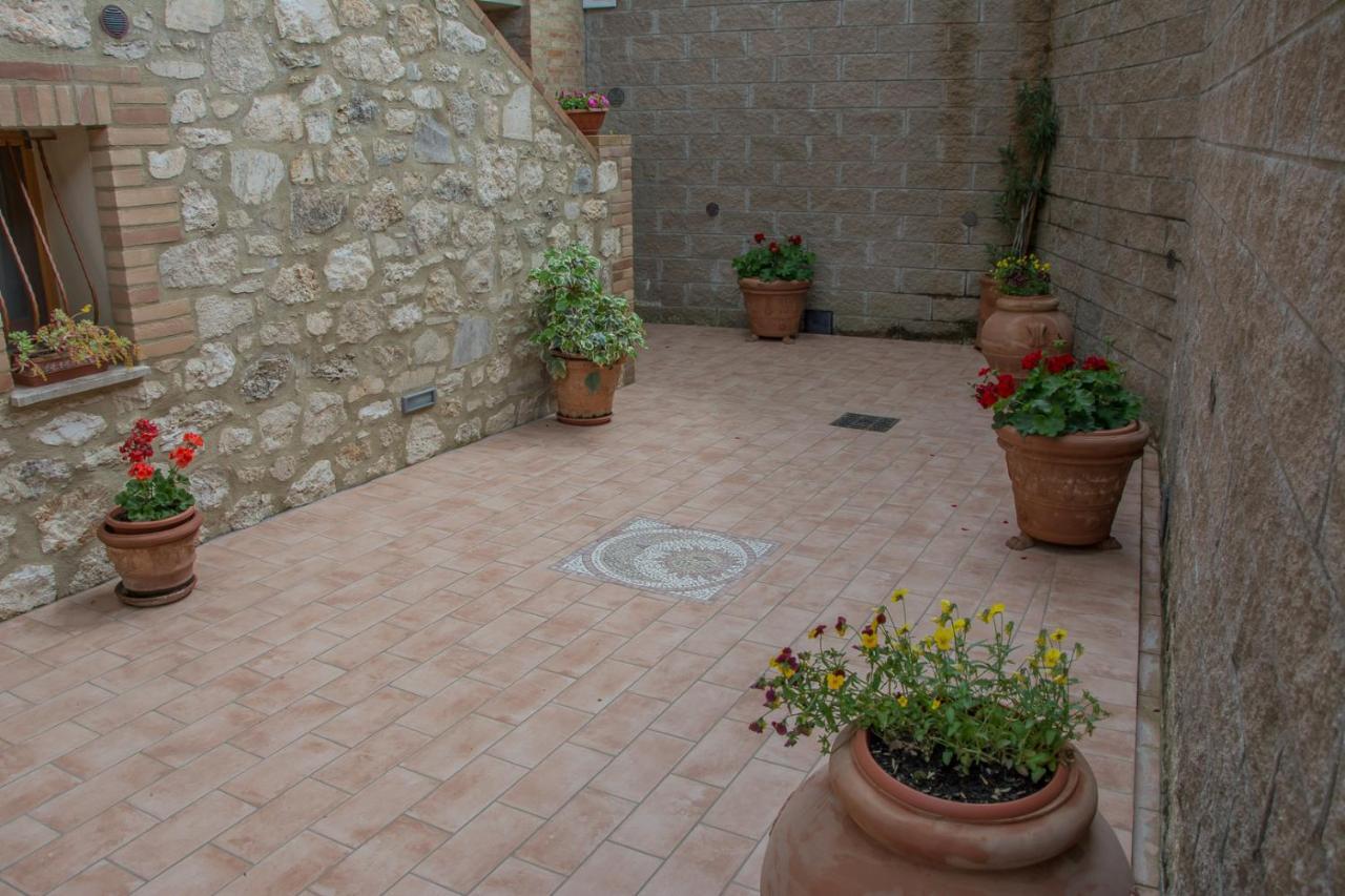Pensjonat I Due Cipressi Torrenieri Zewnętrze zdjęcie