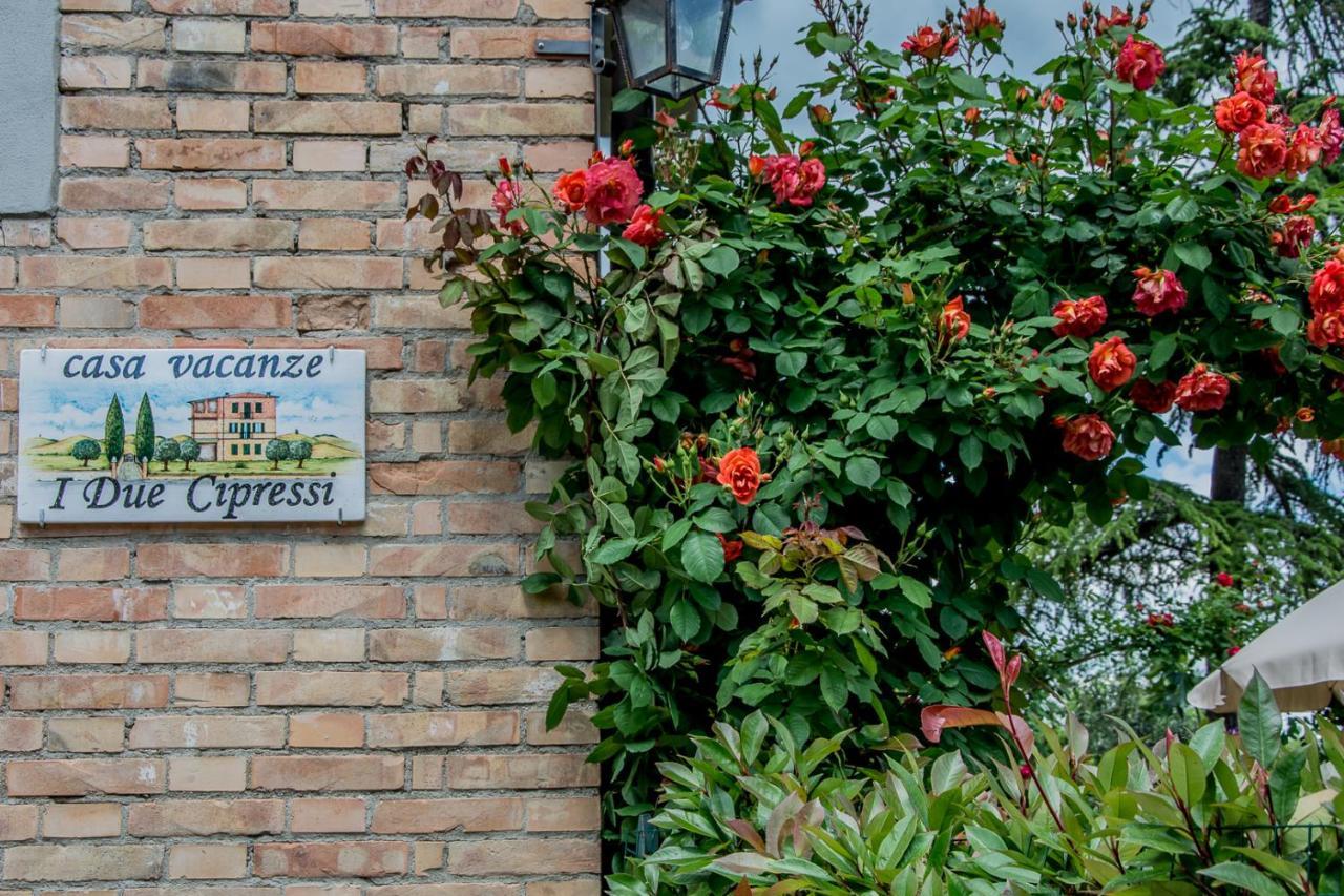 Pensjonat I Due Cipressi Torrenieri Zewnętrze zdjęcie